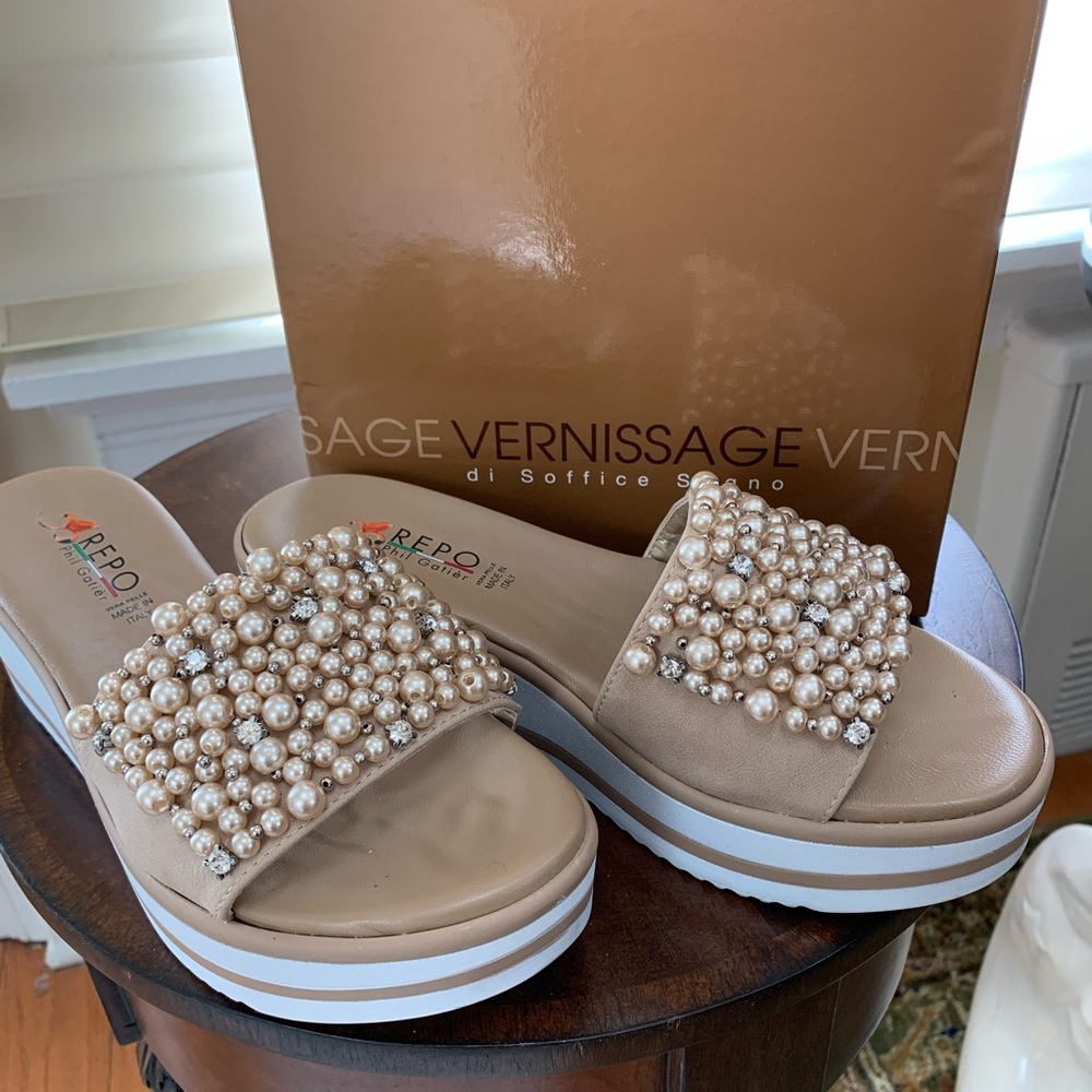 Sandals - Picture 2 of 3